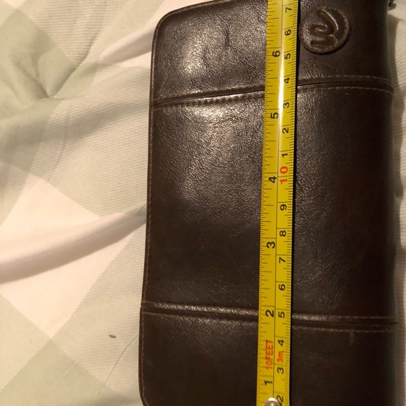 Vintage liz Claiborne leather wallet. Many compartments zipper closure - Picture 3 of 4